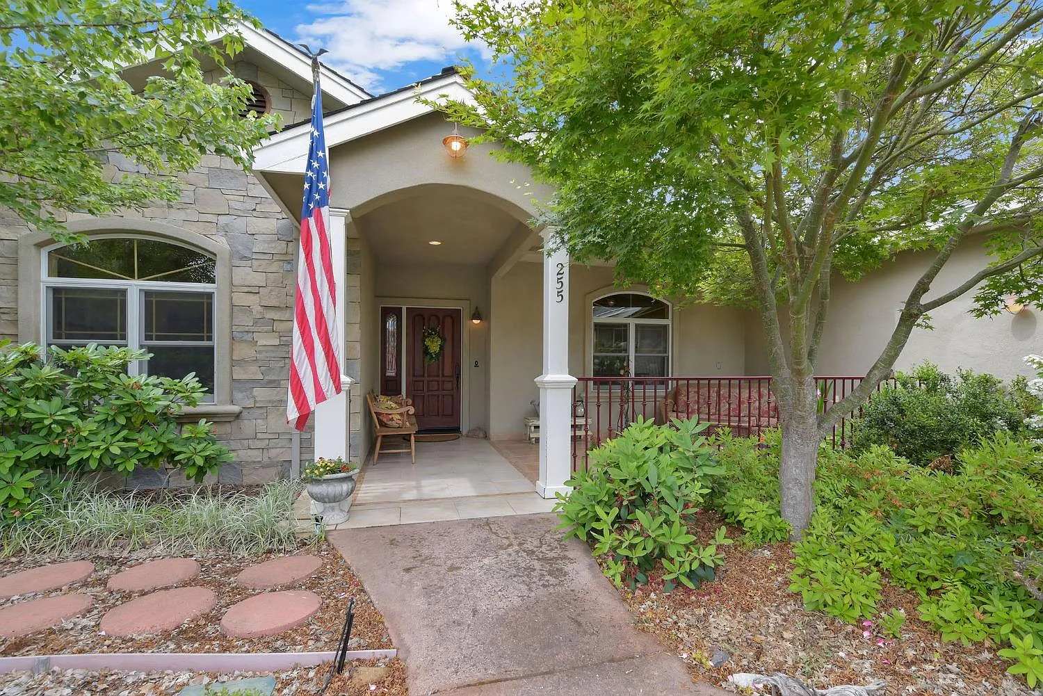 255 Oak Tree Cir photo 1