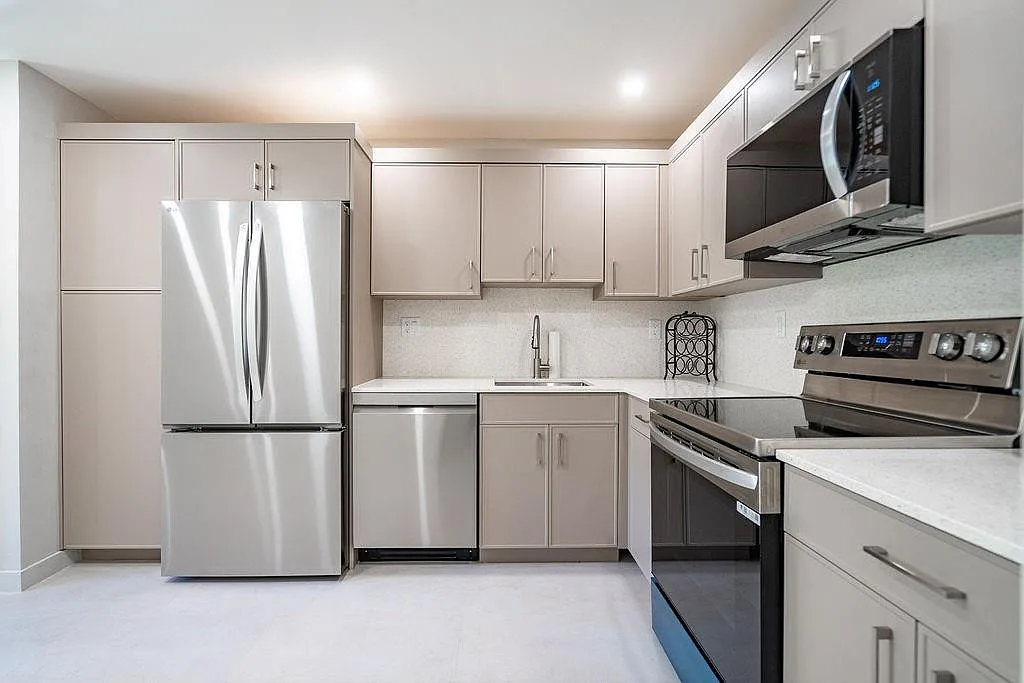 2 bed, 2.0 bath, 1056 sqft, $3,250 — Photo 4