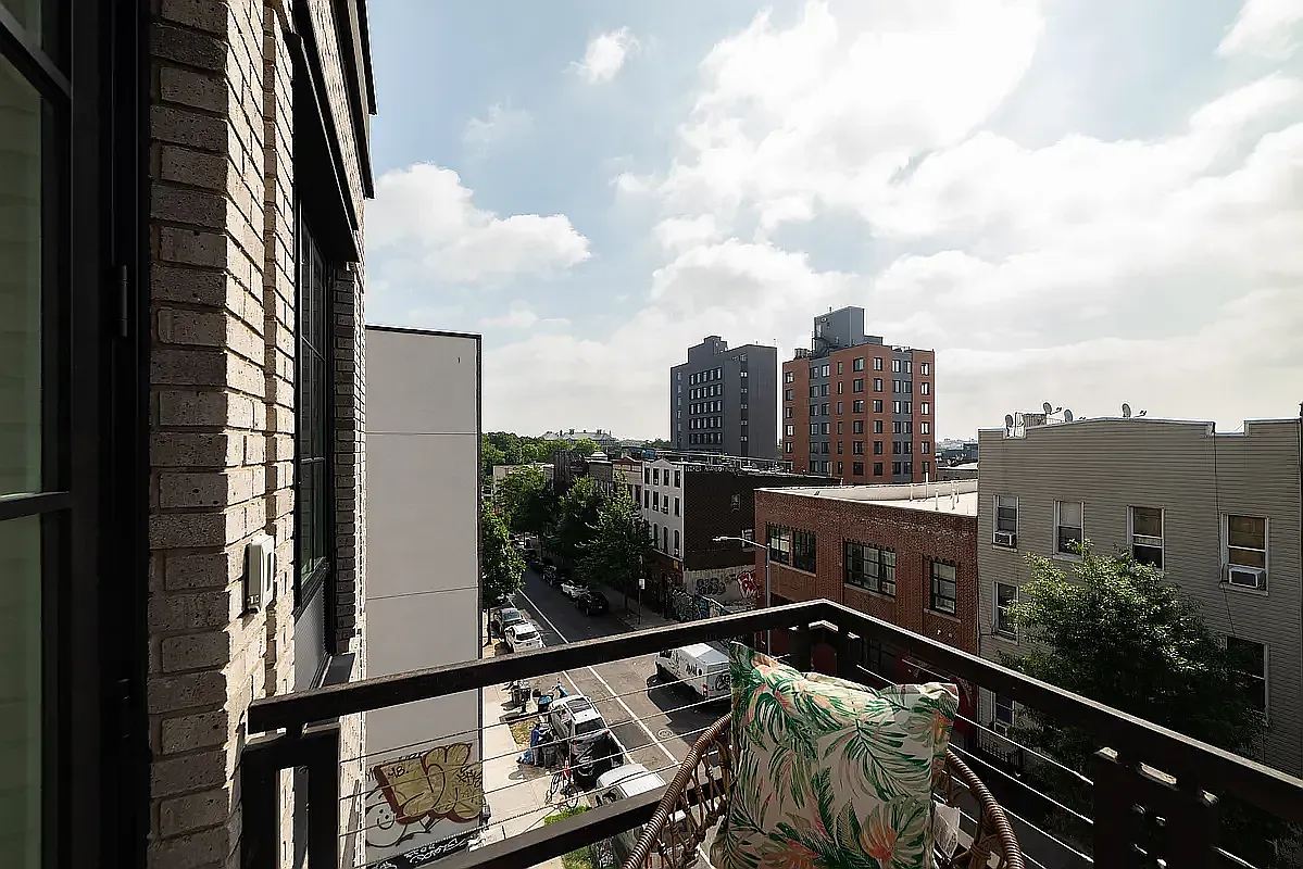 73 Starr Street — Photo 2