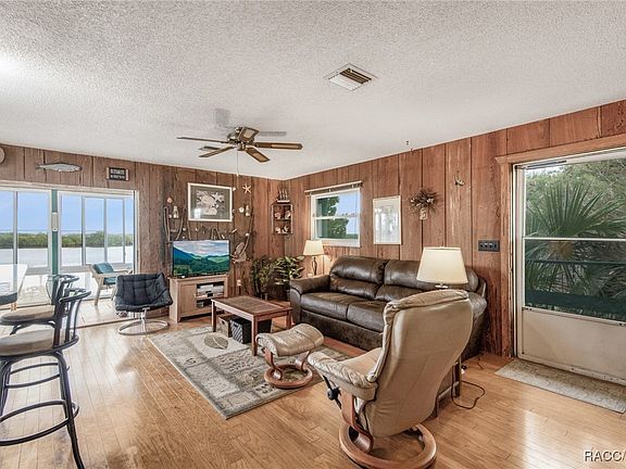 4th image of 581 N Lake Cir