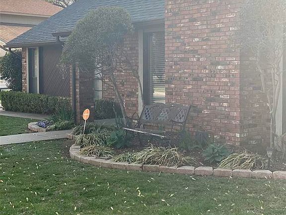 4th image of 2324 NE Garden Ln