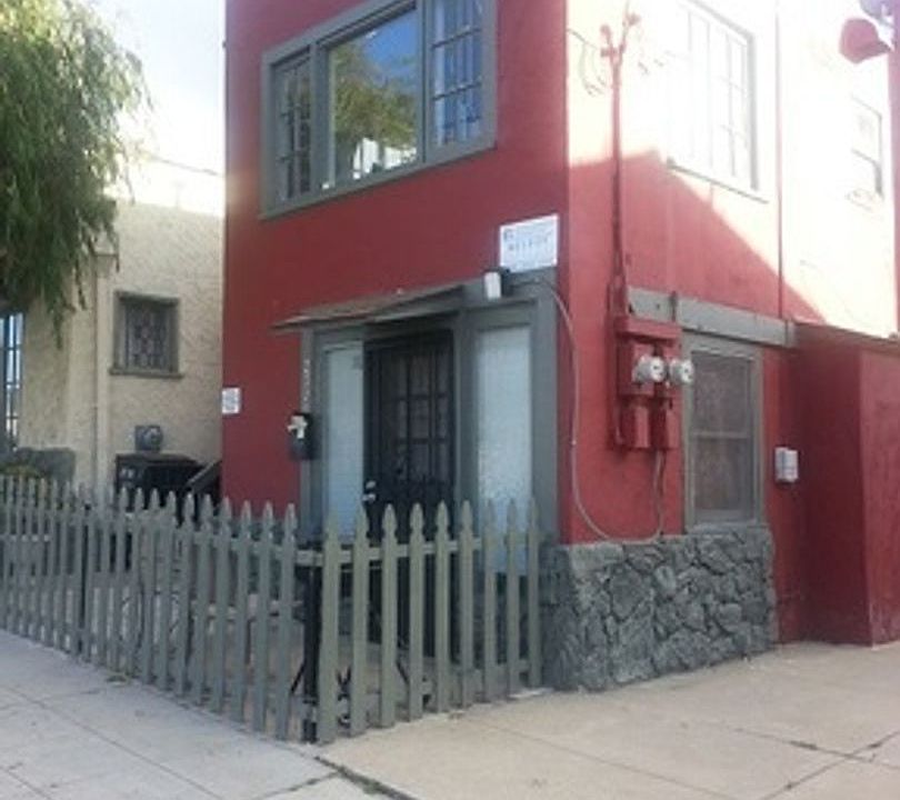 1st image of 2711-21 Lincoln Ave #2715