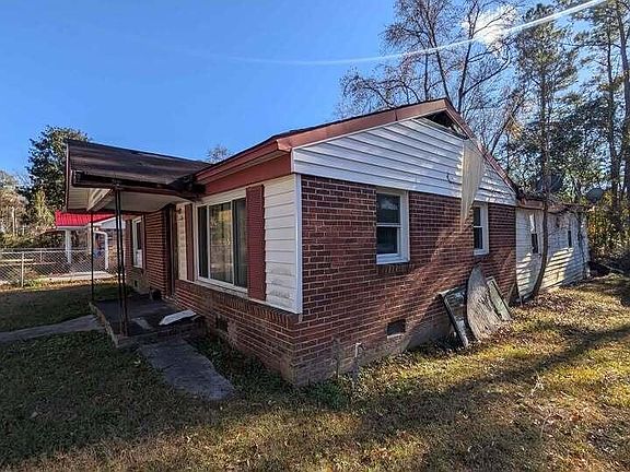 3rd image of 126 Fennick Dr