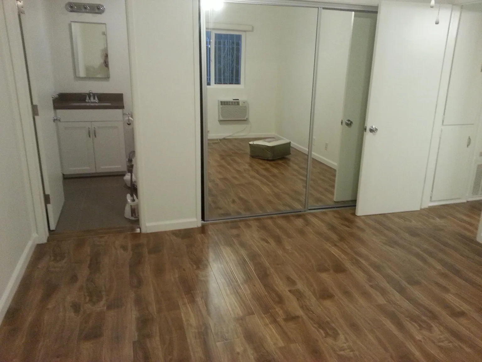 2 bed, 850 sqft, $3,195 — Photo 2