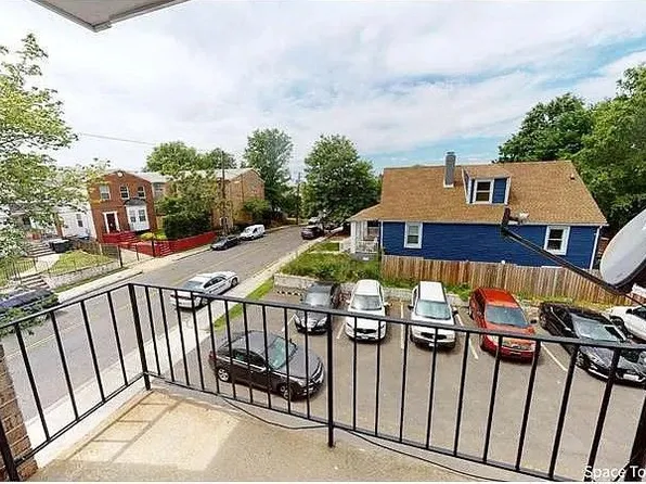 5044 C St SE #4, Washington, DC 20019