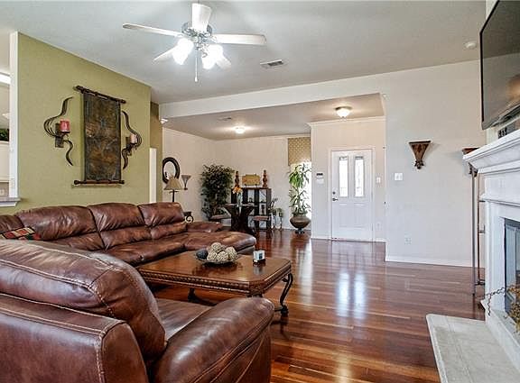 3rd image of 506 Branchwood Dr