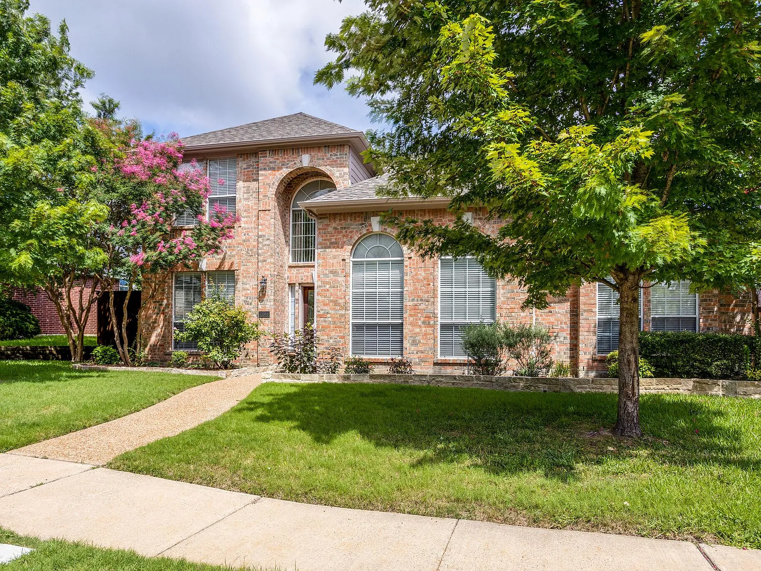 3 bed, 2556 sqft, $2,750 — Photo 3
