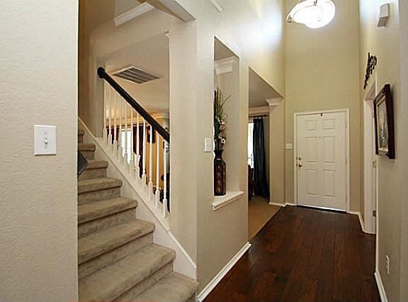 3rd image of 3920 Acorn Ln