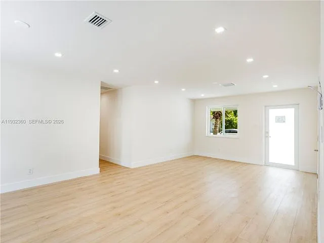 254 SW 4th St — Photo 15