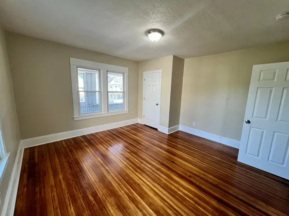 988 Chicopee St APT 1, Chicopee, MA 01013