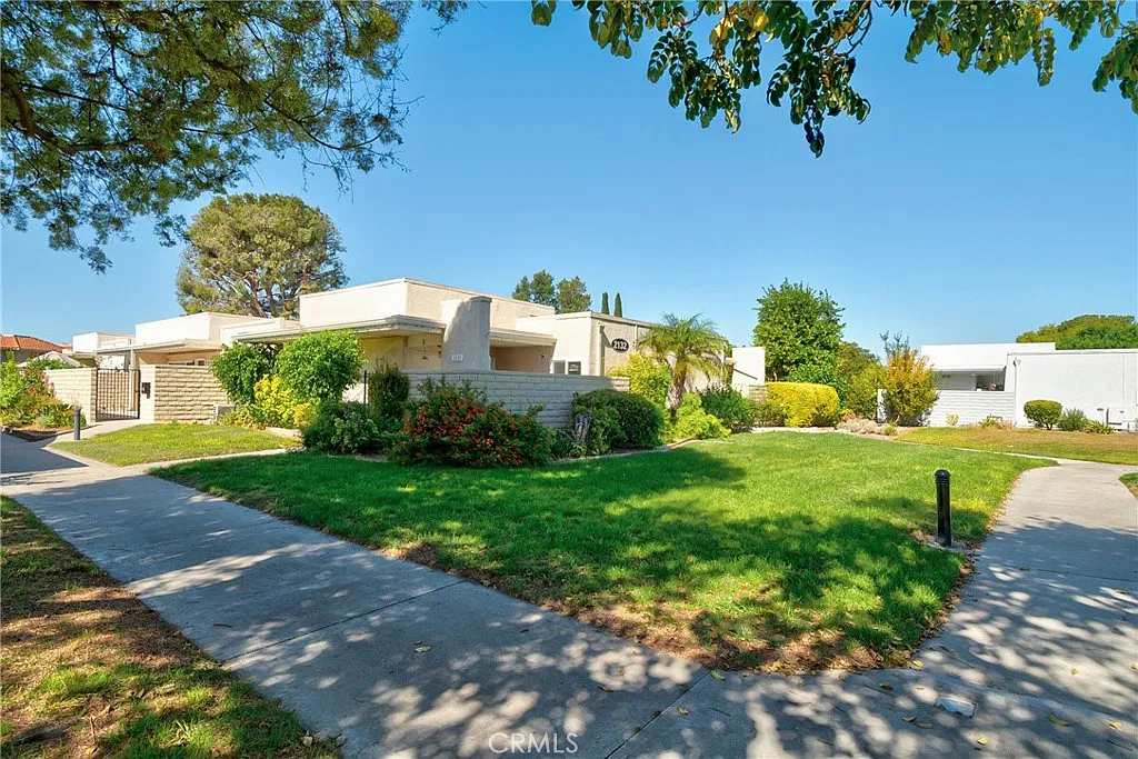2 bed, 866 sqft, $3,000 — Photo 1