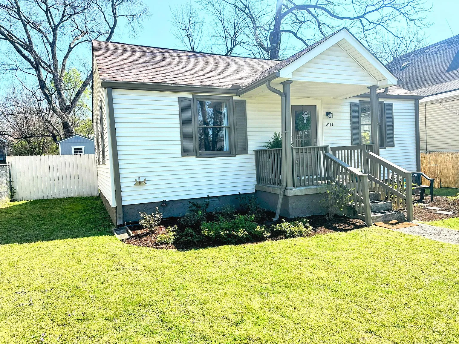 1017 Meridian St — Photo 3