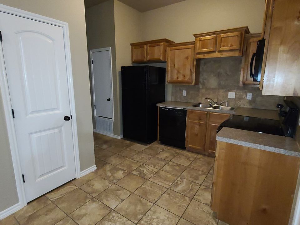 4304-A Hunters Place 4 kitchen (1)