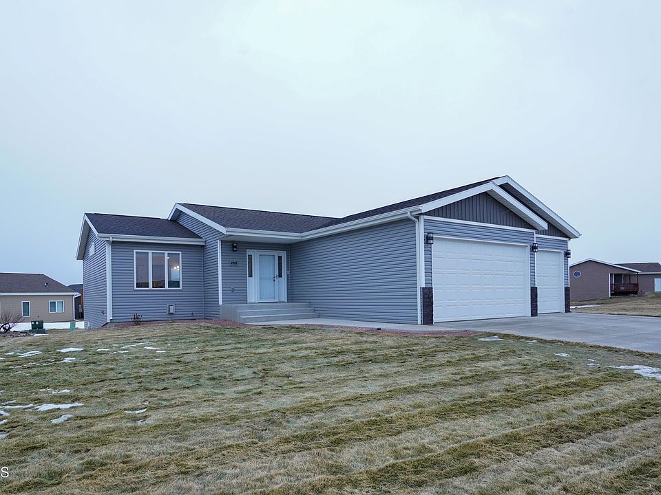 1st image of 4903 E Calgary Ave