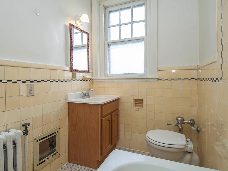 5646 Hobart St #6 — Photo 4