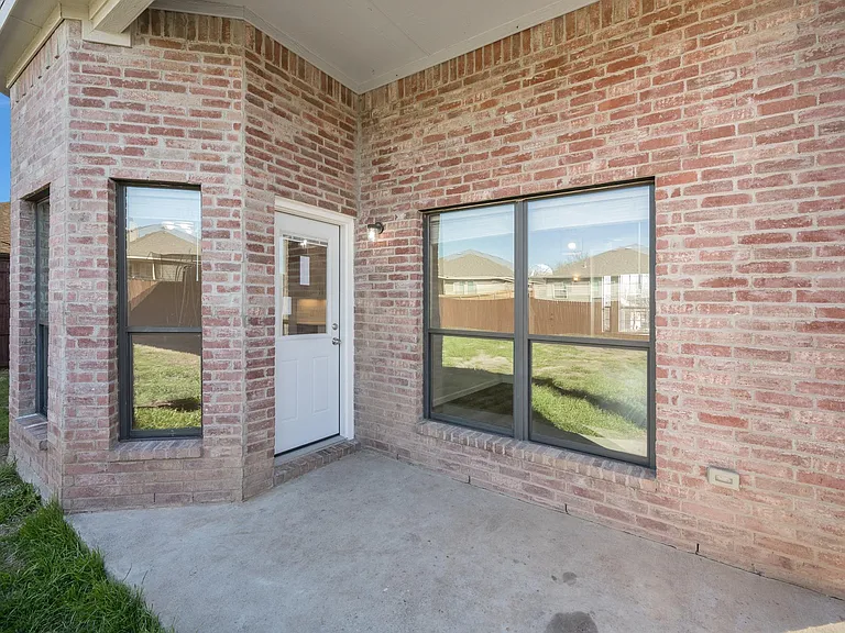 826 Hazels Way — Photo 23