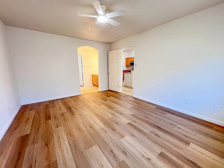 5921 N Bentley Dr — Photo 4