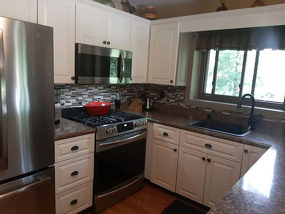 5th image of 255 East Dr