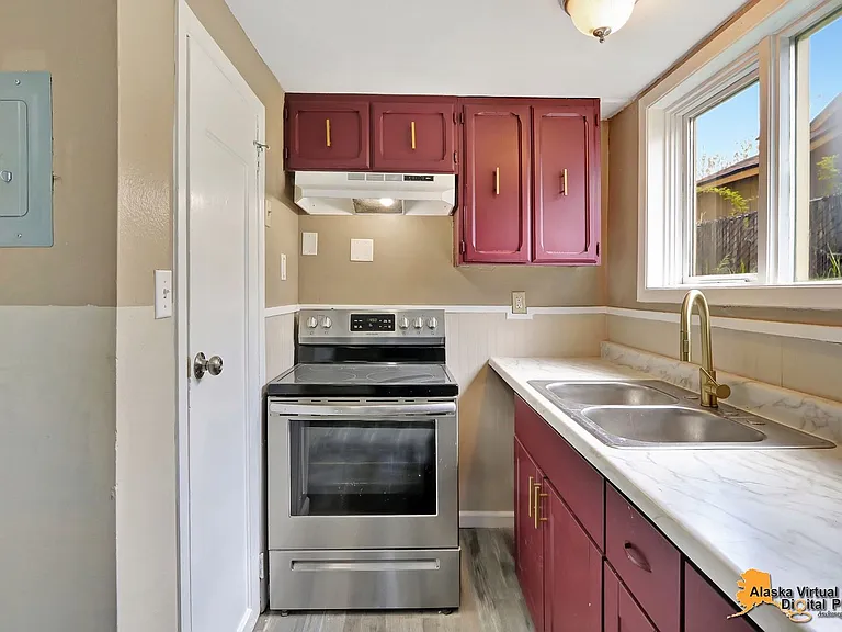 1335 Hyder St — Photo 10