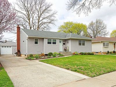 444 Chestnut Ln, East Meadow, NY, 11554