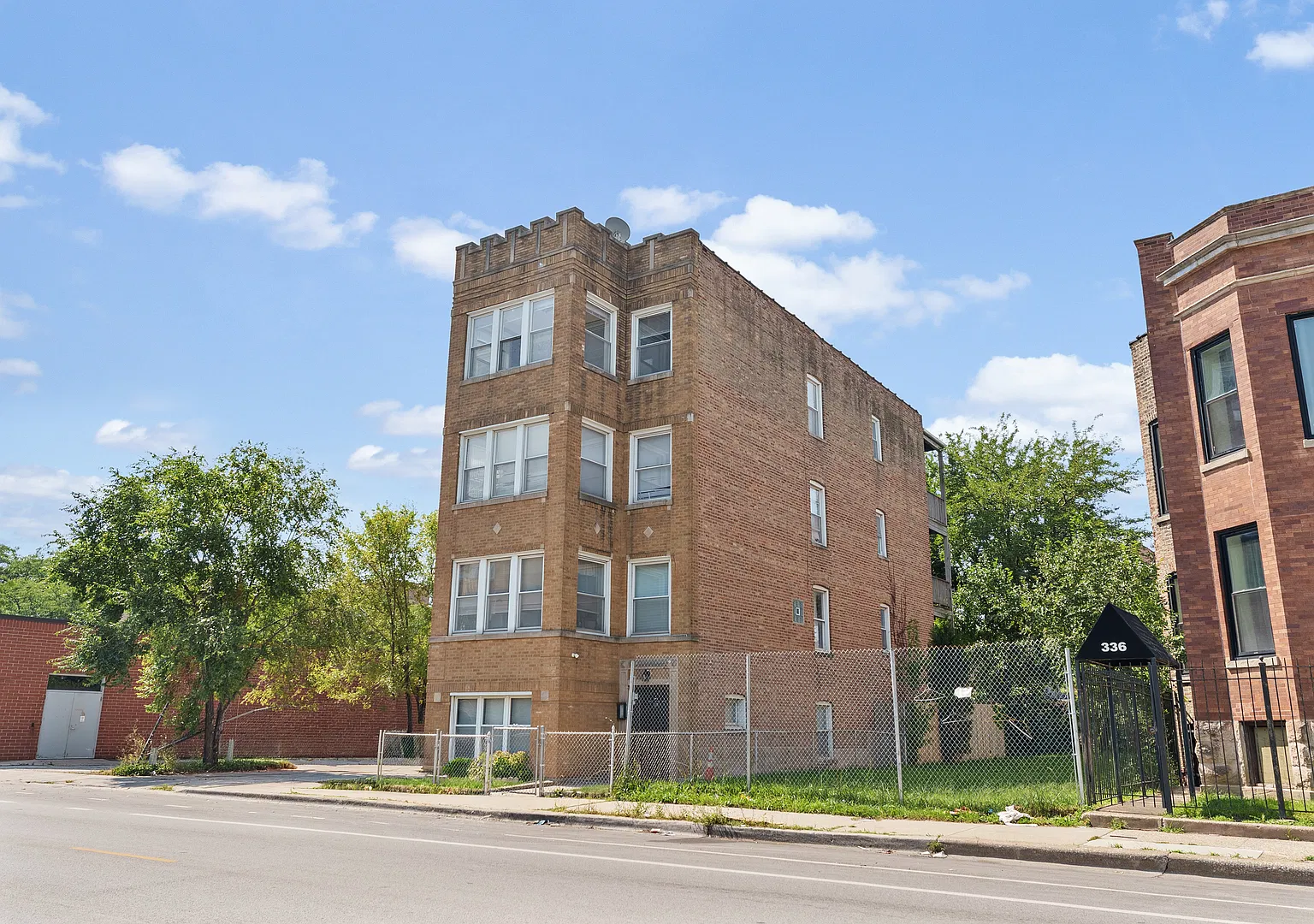 3 bed, 1200 sqft, $1,950 — Photo 2