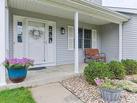 3rd image of 50885 Lexington Glen Dr