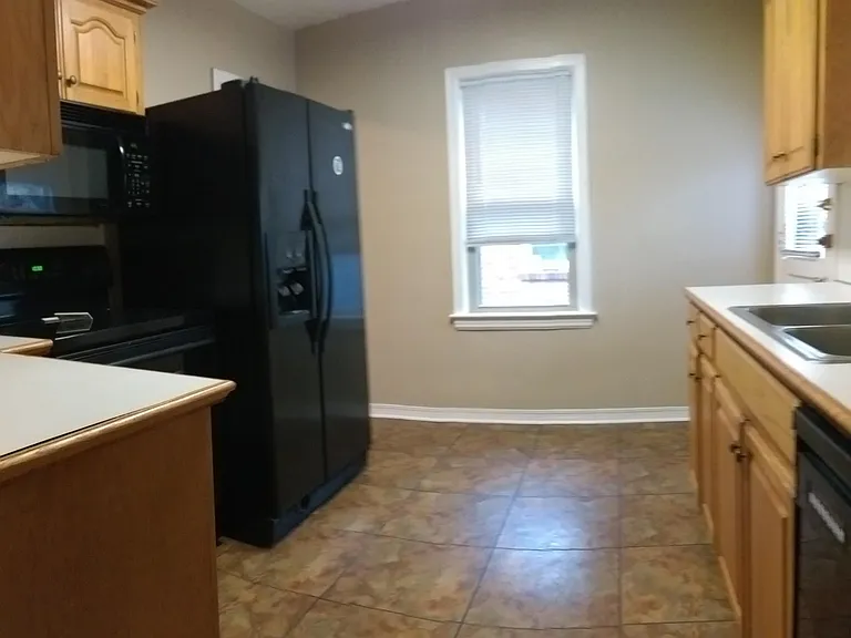 1417 E 37th Pl — Photo 8