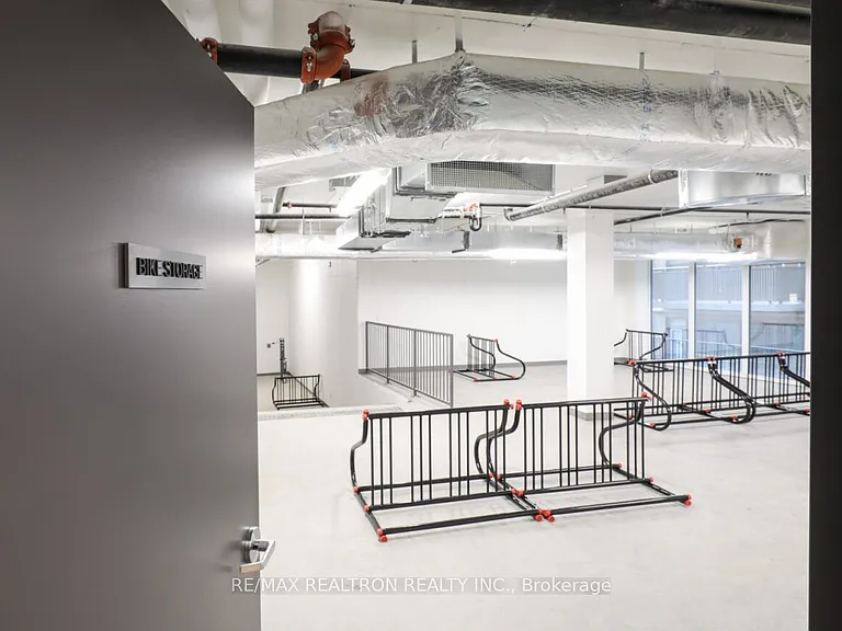 2525 Bathurst St #202 — Photo 23