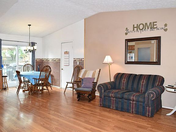 3rd image of 675 Deerfield Dr