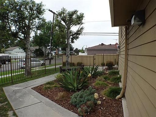 3rd image of 3915 Candlewood St
