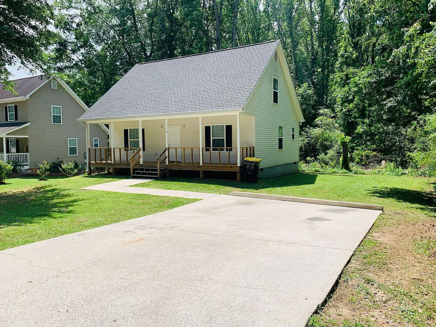 WOW! Newly renovated 3 bedroom close to Downtown Newnan! Must see! — Photo 2