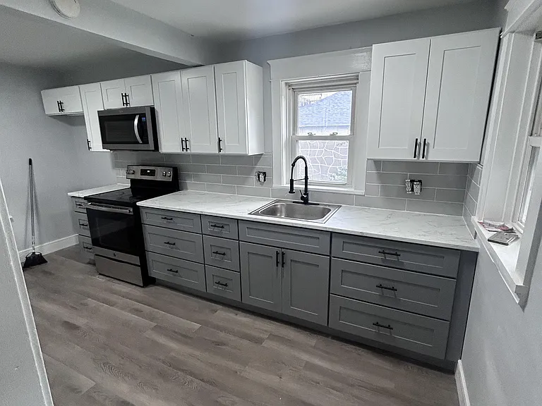1400 Beaumont Ave — Photo 1