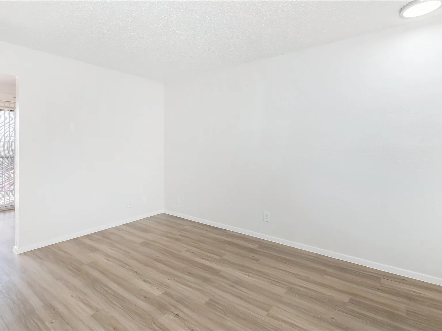 1 bed, 1.0 bath, 400 sqft, $849 — Photo 3