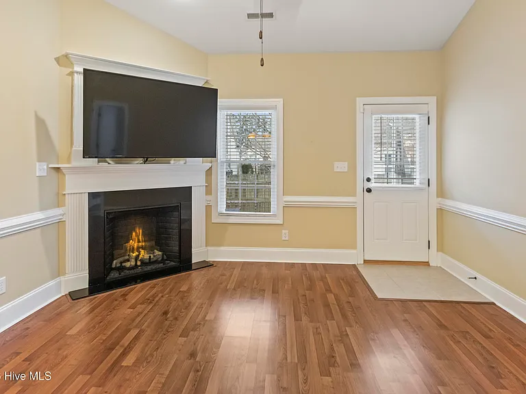1624 Brook Hollow Dr #B — Photo 3