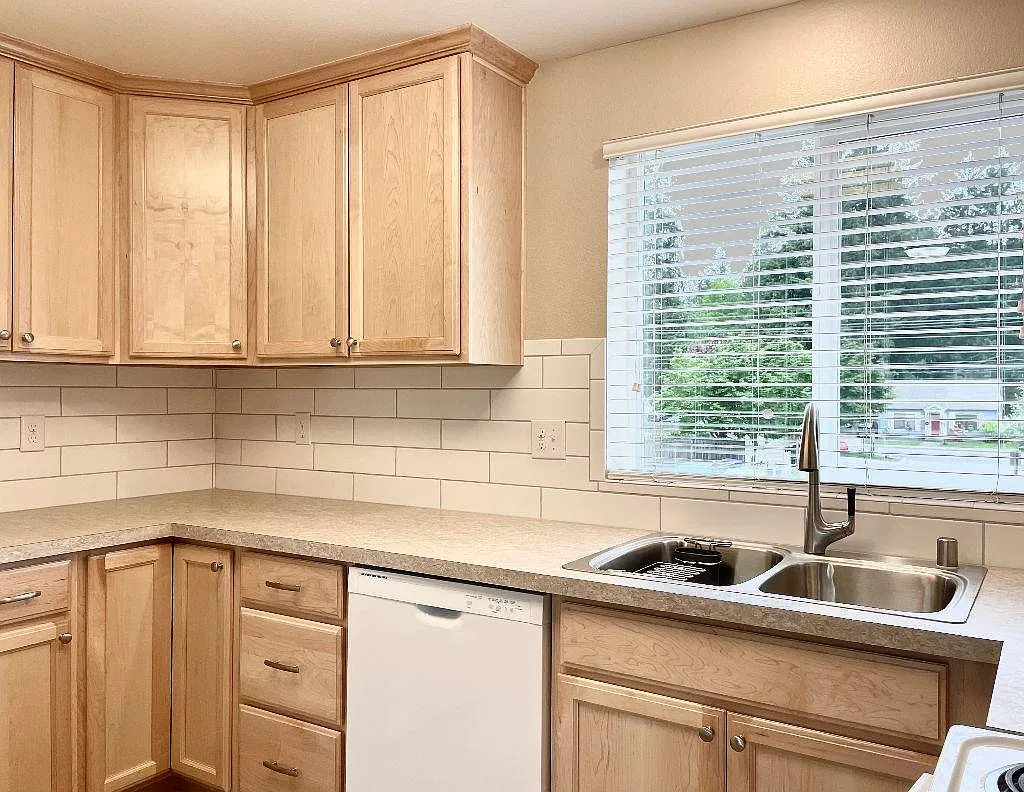 1206 Sleater Kinney Rd SE — Photo 4