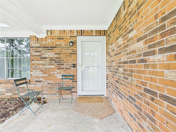 3rd image of 800 Rio Grande Ln