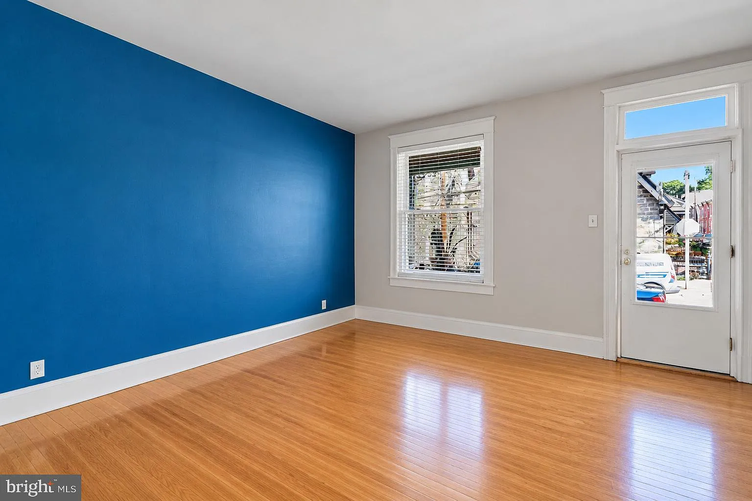 3 bed, 1.0 bath, 1344 sqft, $2,200 — Photo 3