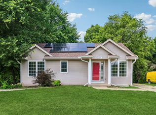 1220 E 38th St, Des Moines, IA 50317