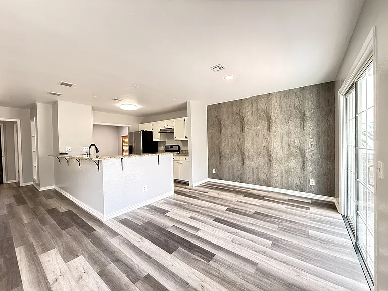 10405 Ashwood Dr — Photo 11