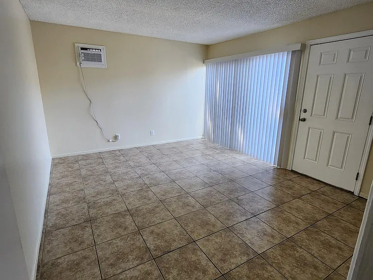 745 S Lark Ellen Ave — Photo 4