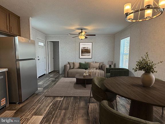 4th image of 46 Mockingbird Ln
