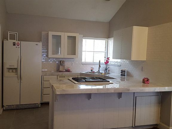 3rd image of 1043 E Ferguson Ave