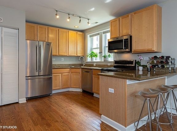 5th image of 2531 N Talman Ave APT G