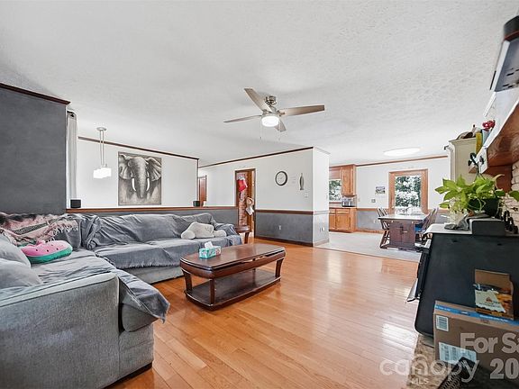 5th image of 1924 Braswell Pl