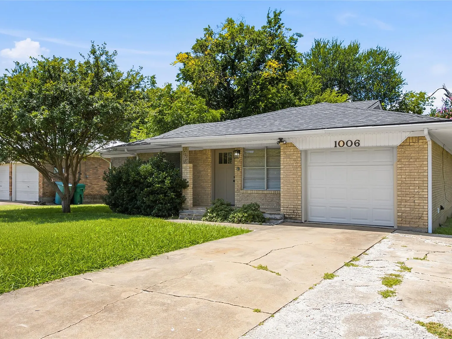 3 bed, 1210 sqft, $1,675 — Photo 1