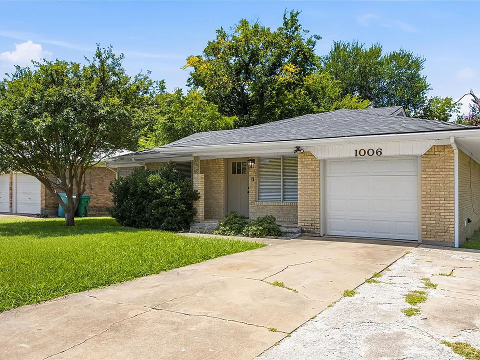 1006 N Grant Dr