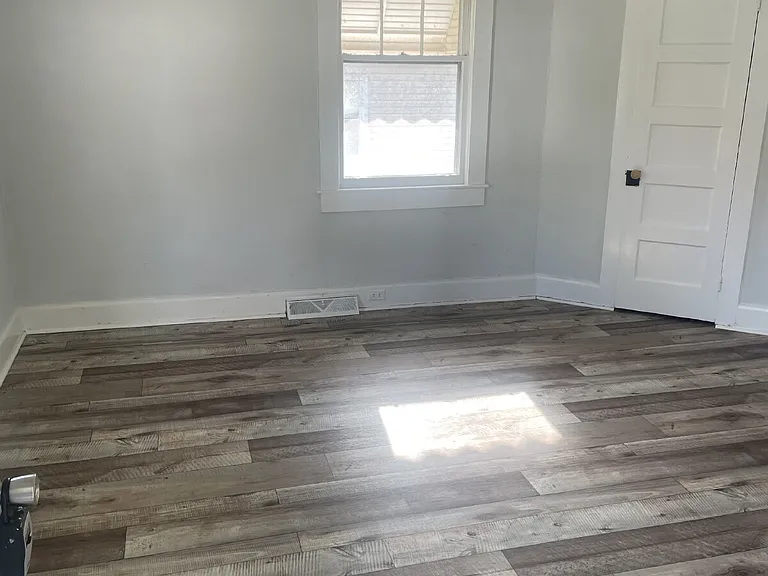 276 Finley St — Photo 5