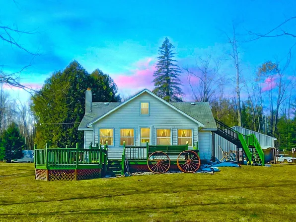 748 W Shingle Lake Dr, Lake, MI 48632