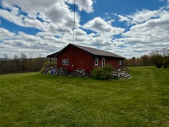 4th image of 372 Windsong Rd