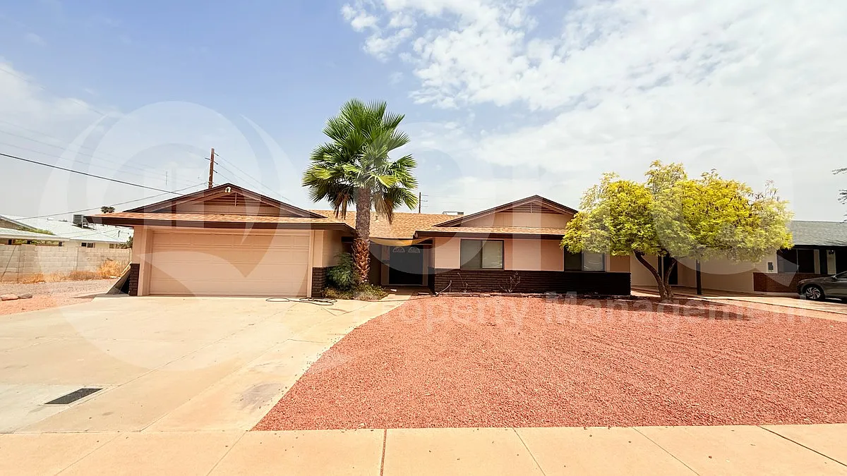 5 bed, 2.5 bath, 2313 sqft, $3,995 — Photo 1